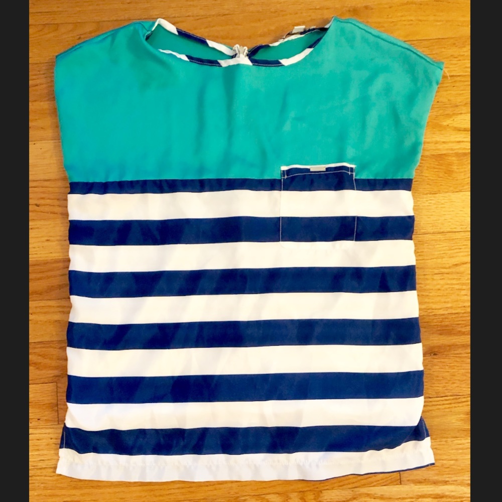 ✨Adorable color block shirt size L